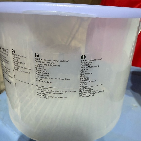 Tupperware FridgeSmart Clear Storage Container - Picture 4 of 4